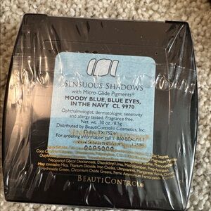 NWT BeautiControl Sensuous Shadows Blue Pallet